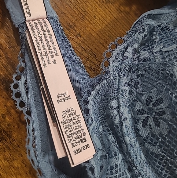 NWT Victoria Secret Size 32D Freedom Cloud Blue Floral Lace Plunge Bra - Picture 6 of 14